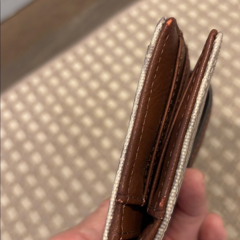 Fossil Wallet - Picture 11 of 12